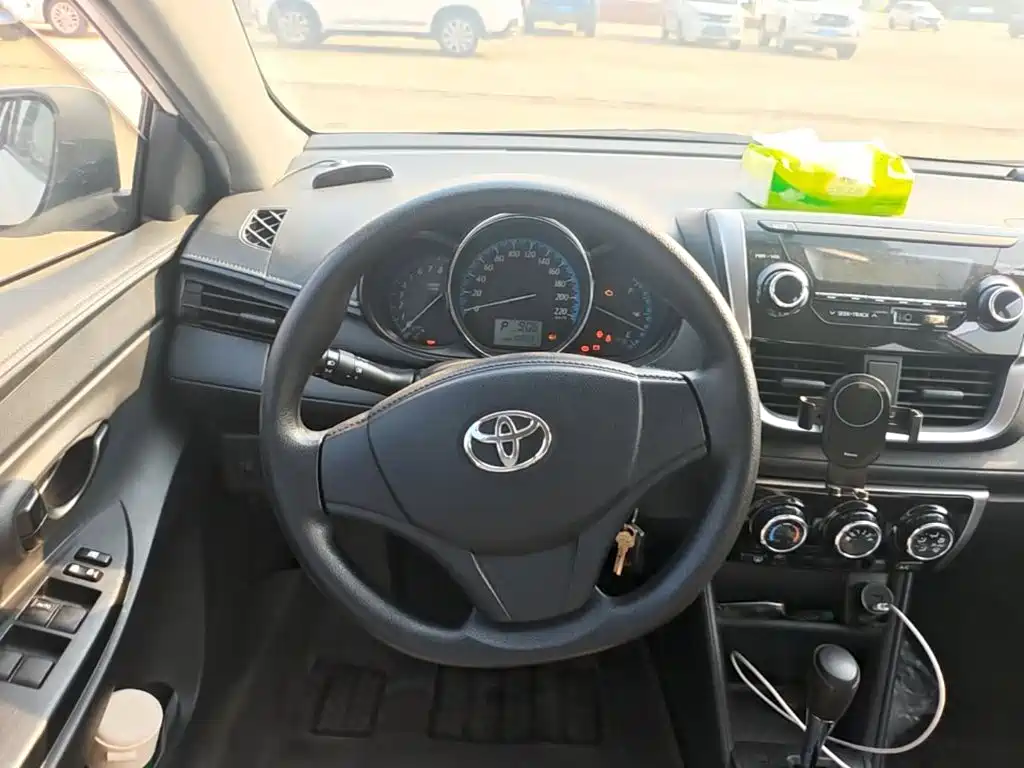 Toyota Yaris L — миниатюра 11