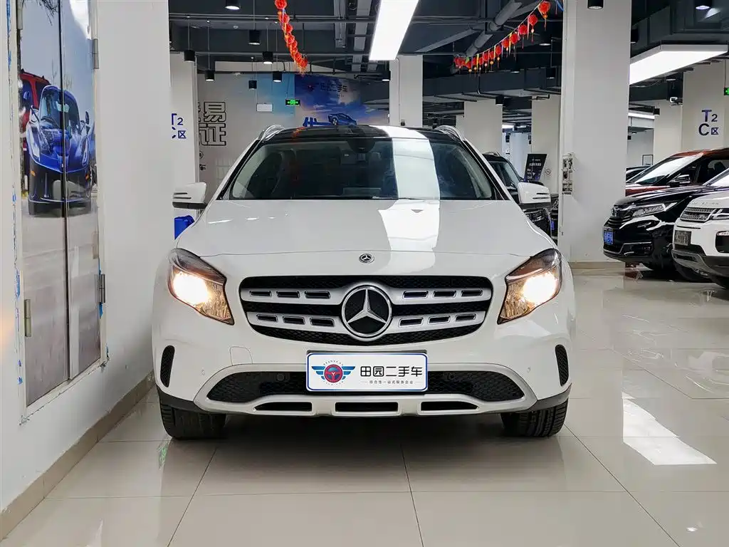 MERCEDES-BENZ GLA