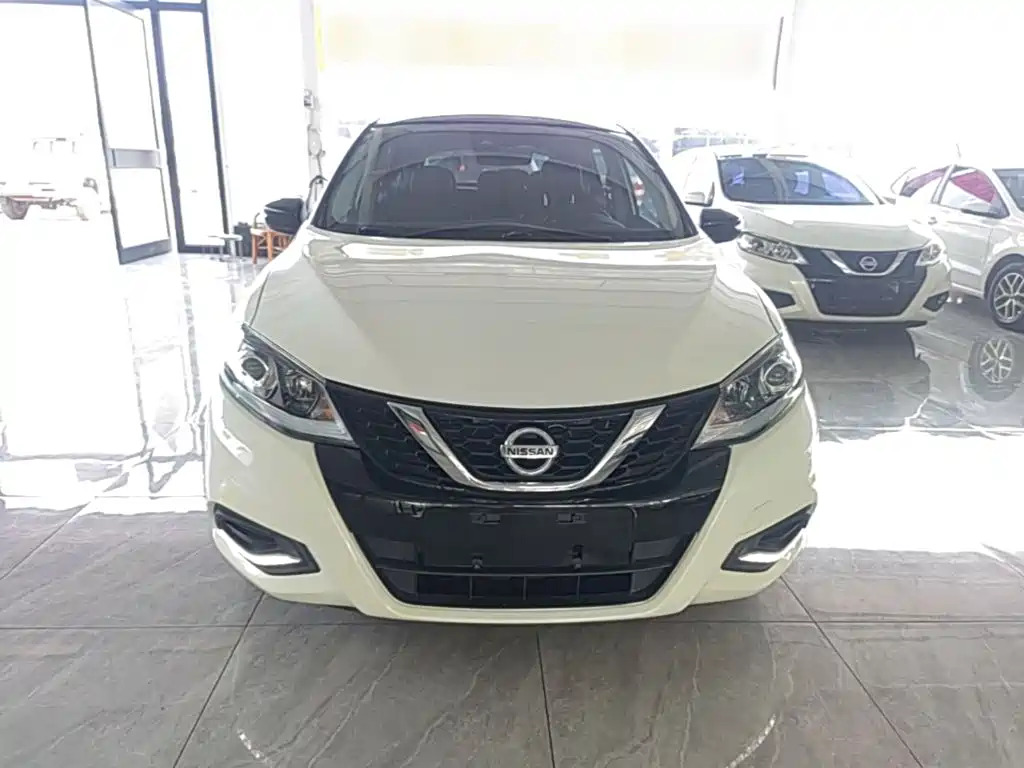 Nissan Tiida — миниатюра 3