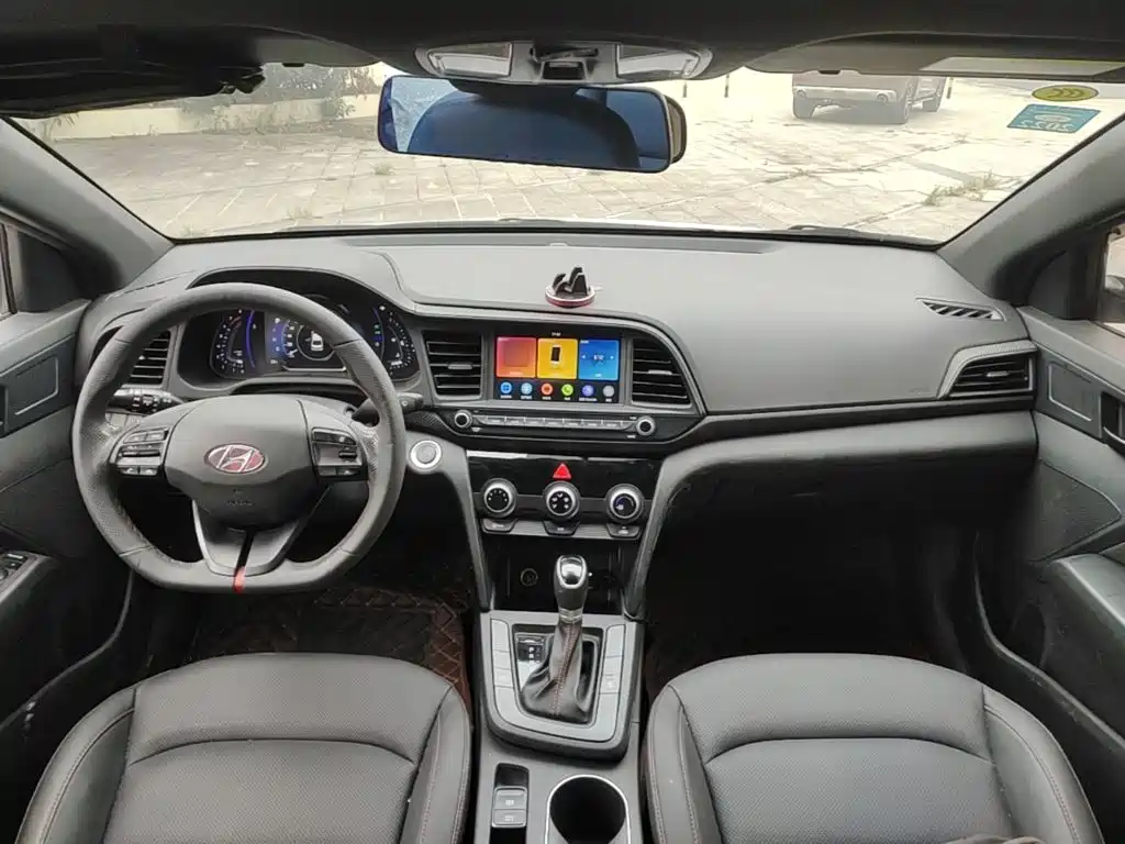 Hyundai Elantra — миниатюра 10