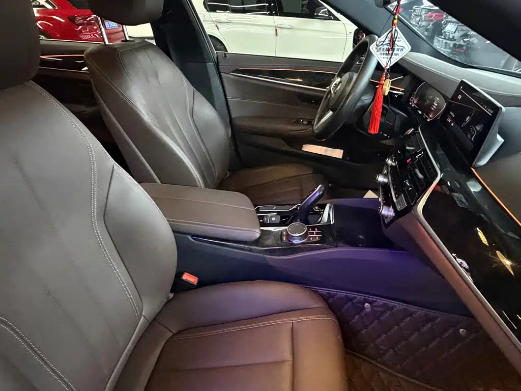 BMW 5 Series — миниатюра 7