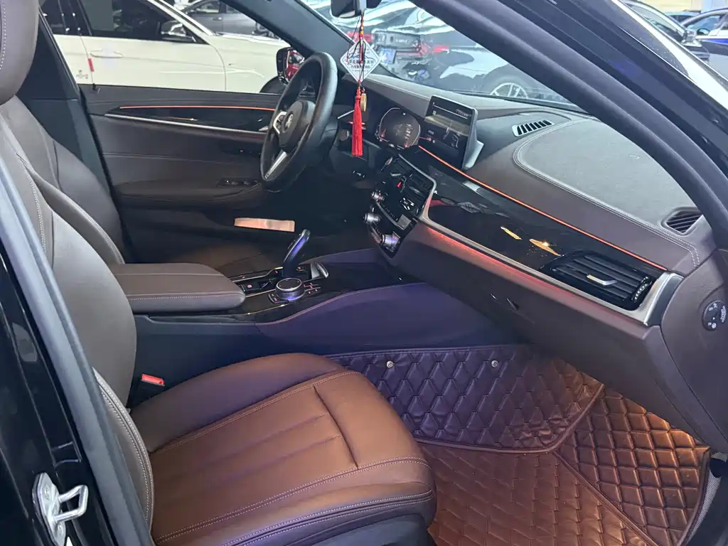 BMW 5 Series — миниатюра 8