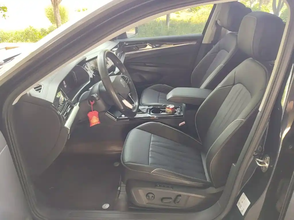 Volkswagen Passat PHEV — миниатюра 15