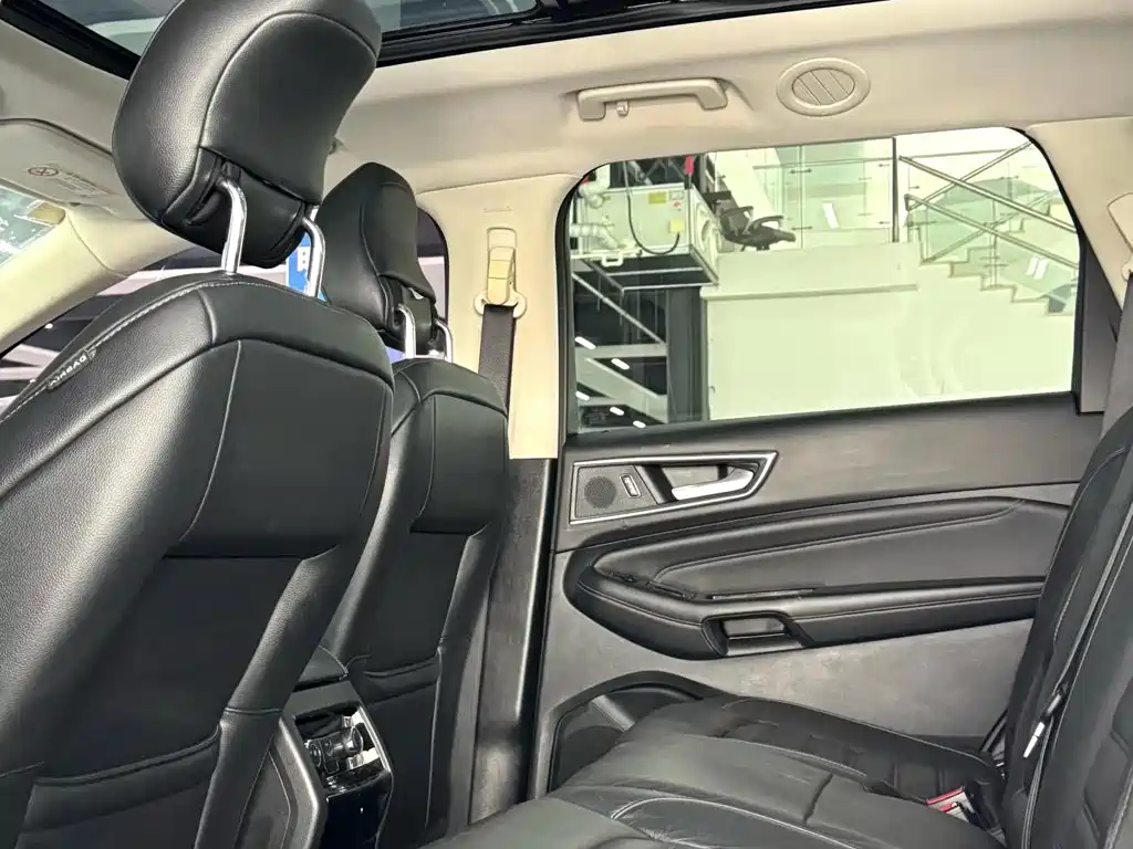 Ford Edge — миниатюра 6