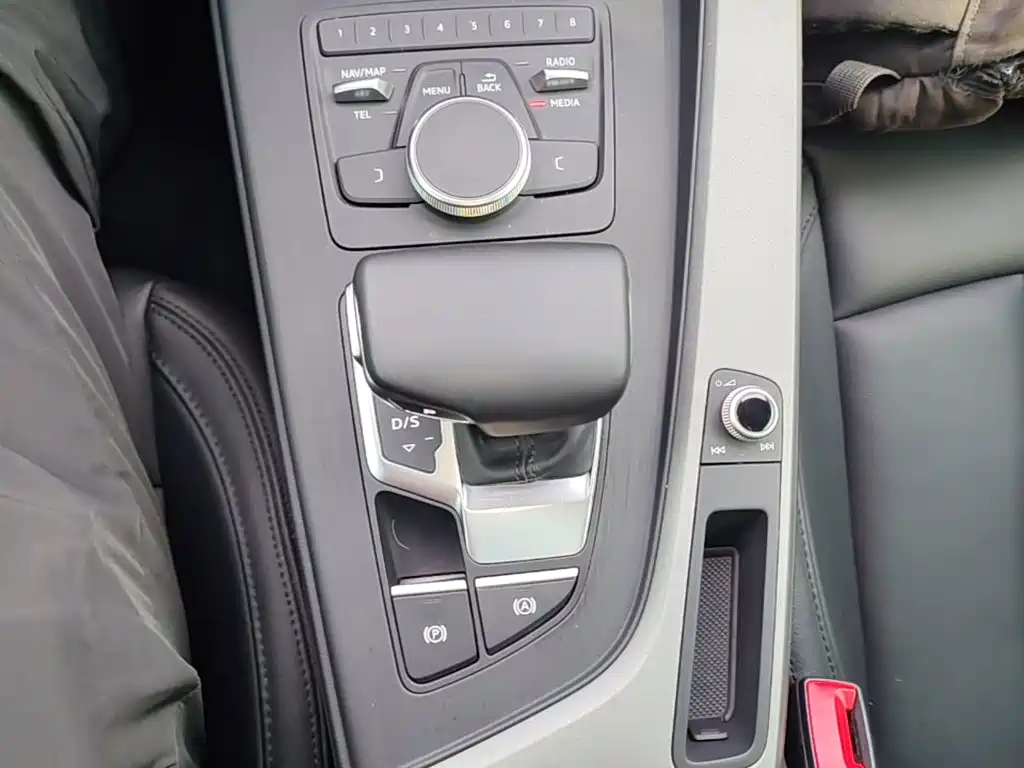 Audi A4L — миниатюра 14