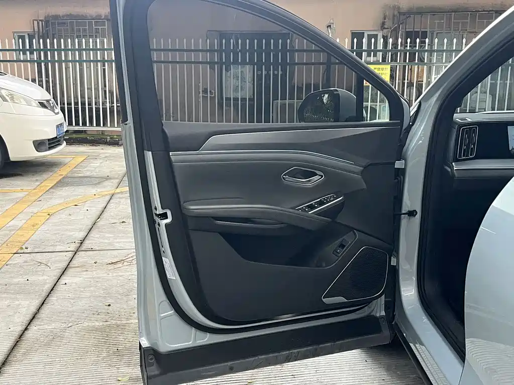 BYD L DM-i — миниатюра 5