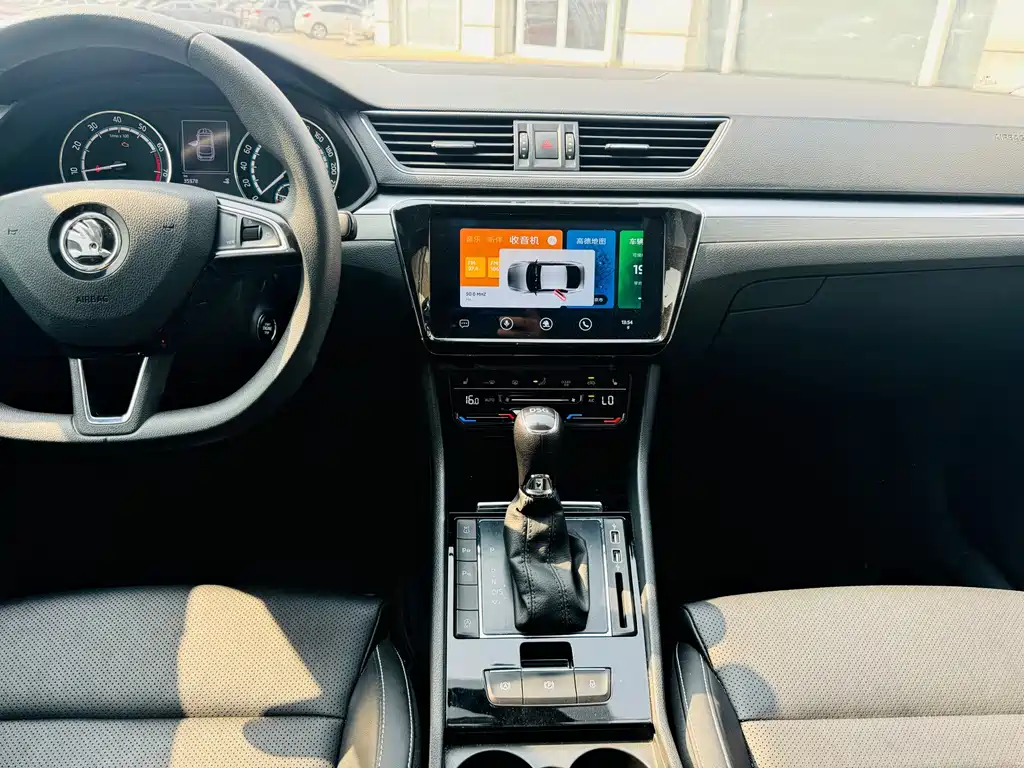 Skoda Superb — миниатюра 14