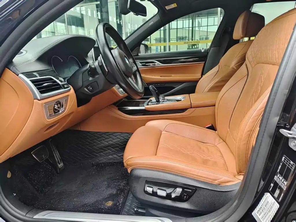 BMW 7 Series — миниатюра 4