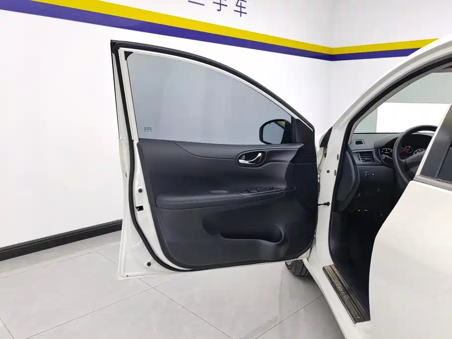 Nissan Tiida — миниатюра 7