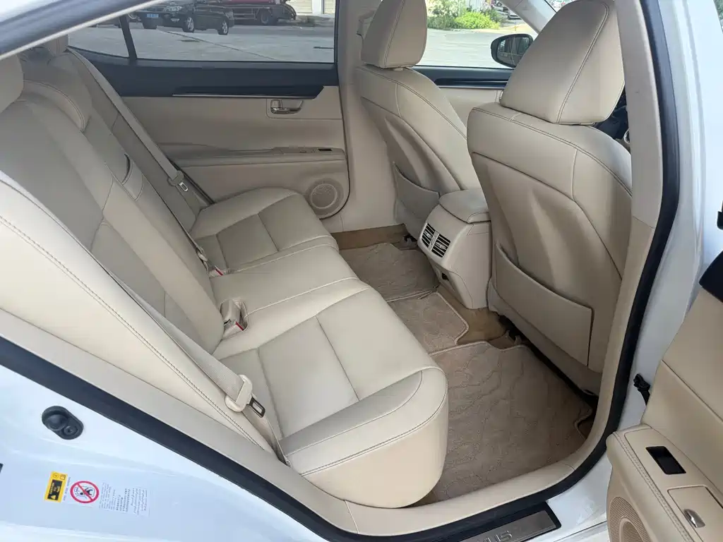 Lexus ES — миниатюра 10