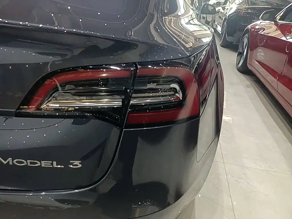Tesla Model 3 — миниатюра 8