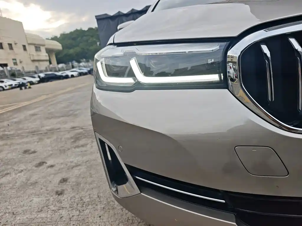 BMW 5 Series New Energy — миниатюра 16