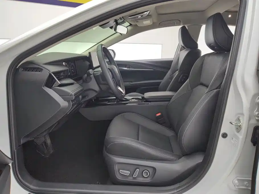 Toyota Camry — миниатюра 9