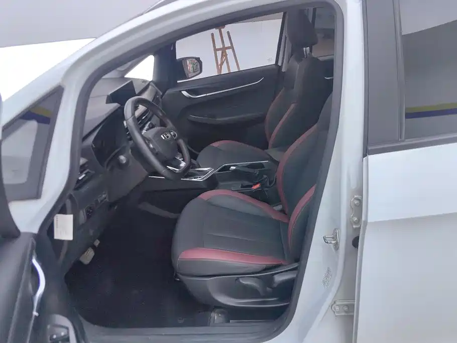 Geely Vision X3 — миниатюра 9