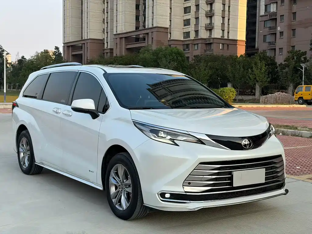 Toyota Sienna — миниатюра 3