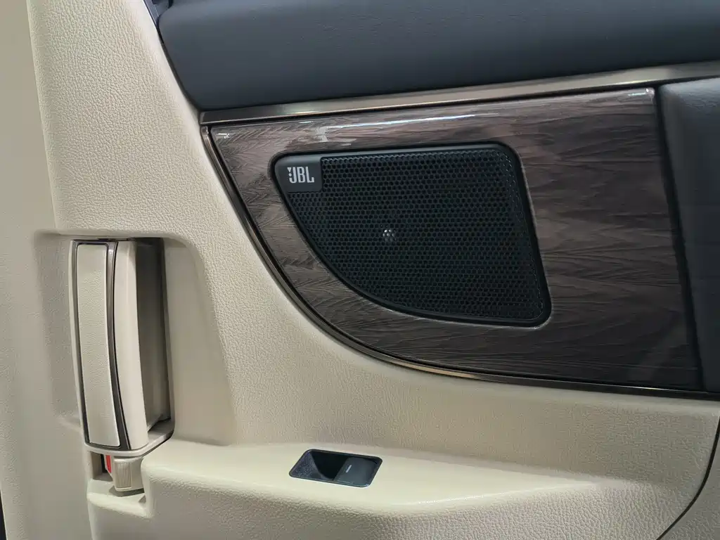 Toyota Vellfire — миниатюра 19