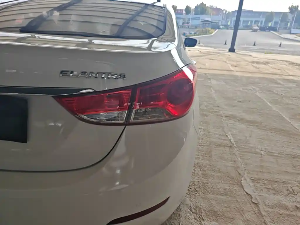 Hyundai Elantra Langdong — миниатюра 8