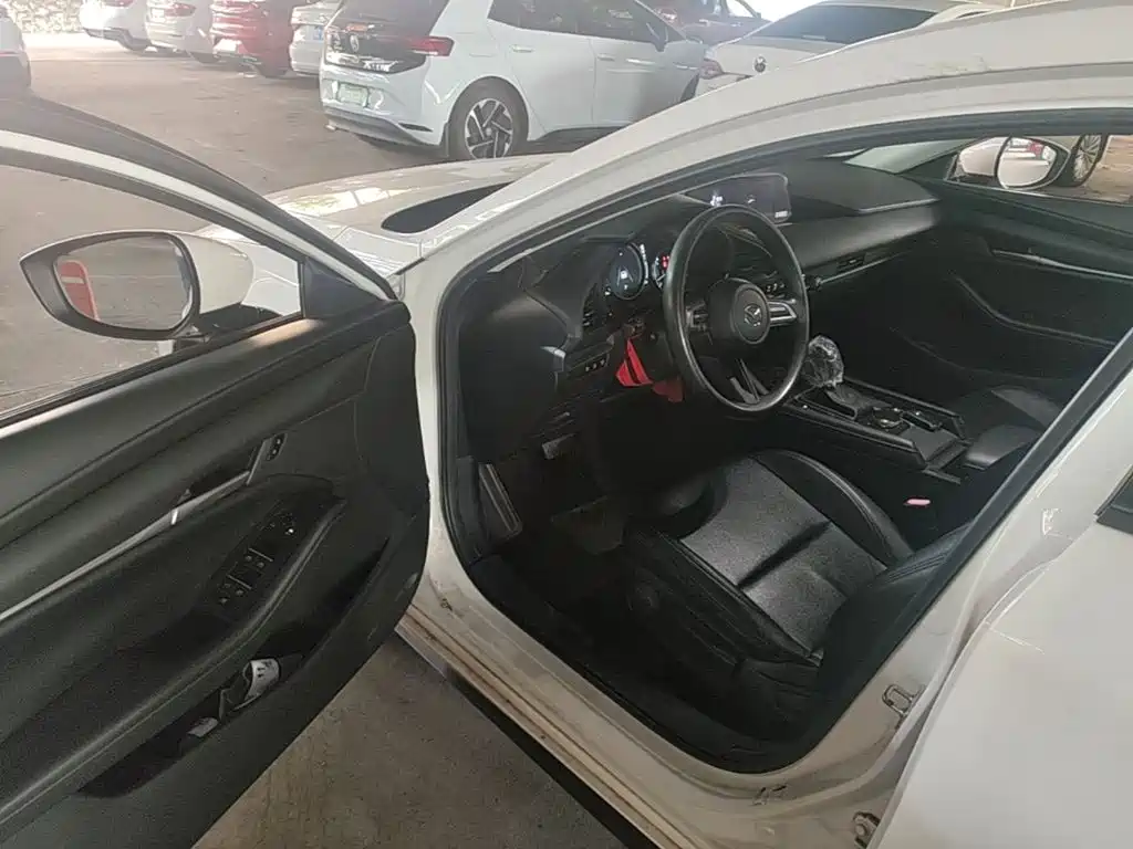 Mazda 3 Axela — миниатюра 18