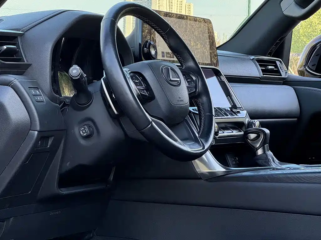 Lexus LX — миниатюра 14