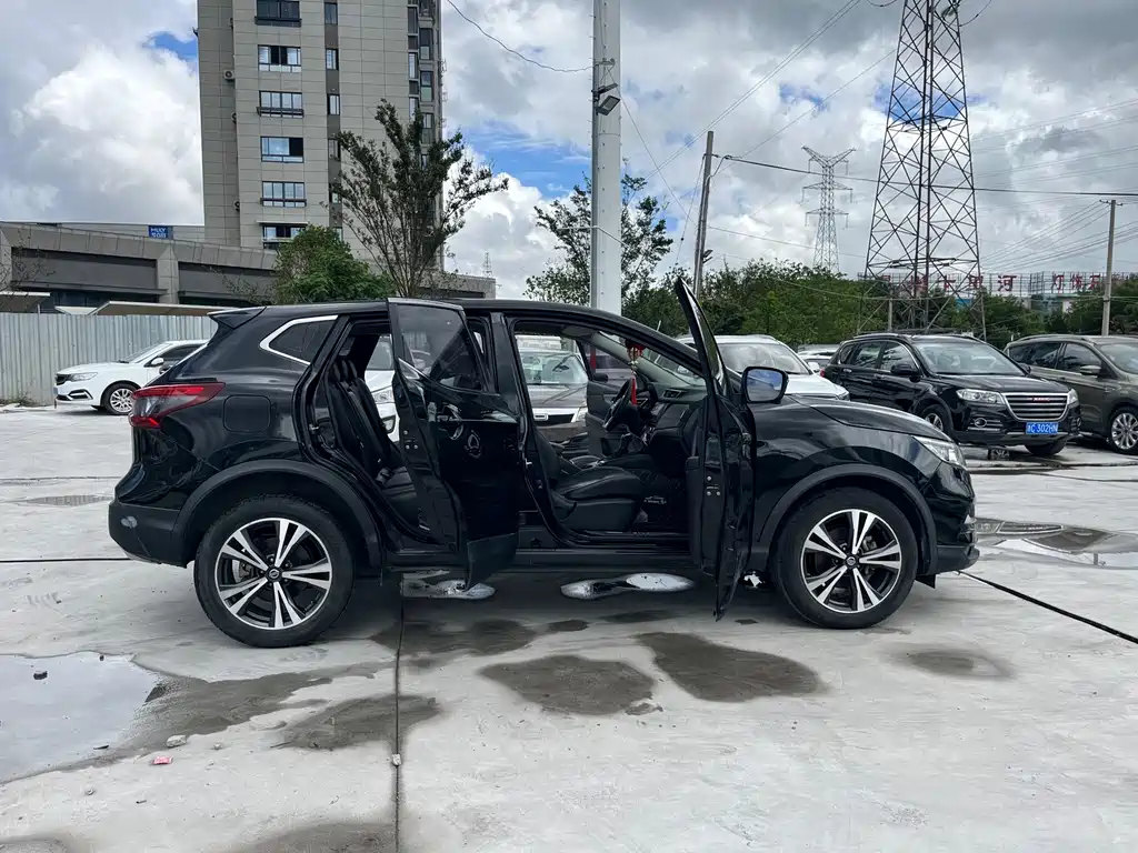 Nissan Qashqai — миниатюра 12
