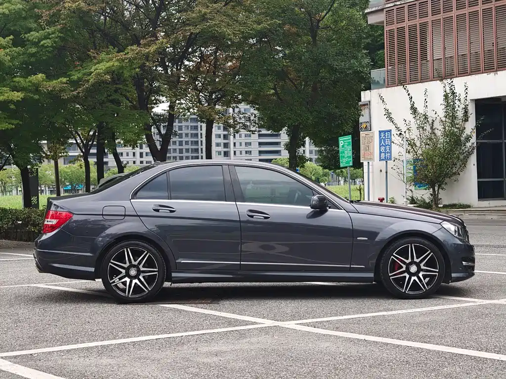 Mercedes-Benz C-Class — миниатюра 8