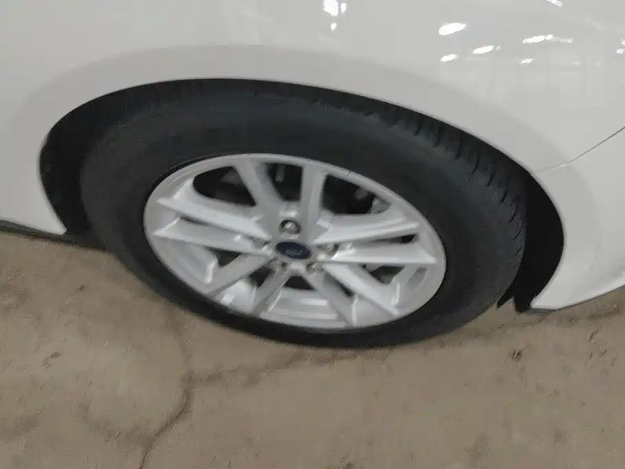 Ford Focus — миниатюра 6