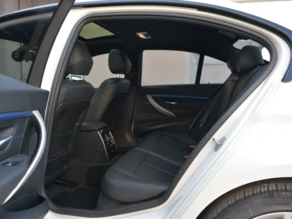BMW 3 Series — миниатюра 9