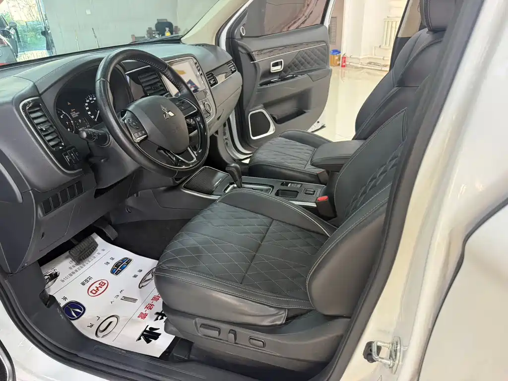 Mitsubishi Outlander — миниатюра 7