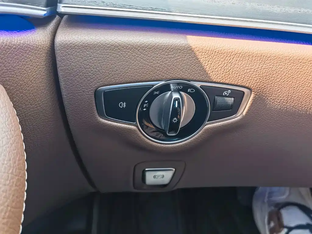 Mercedes-Benz E-Class — миниатюра 34