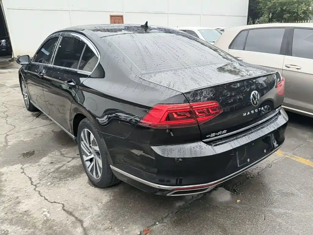 Volkswagen Magotan PHEV — миниатюра 5