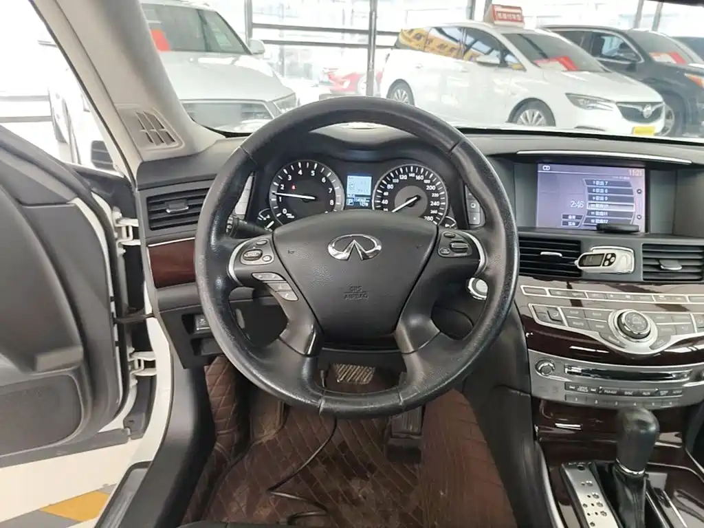 Infiniti Q70 — миниатюра 11