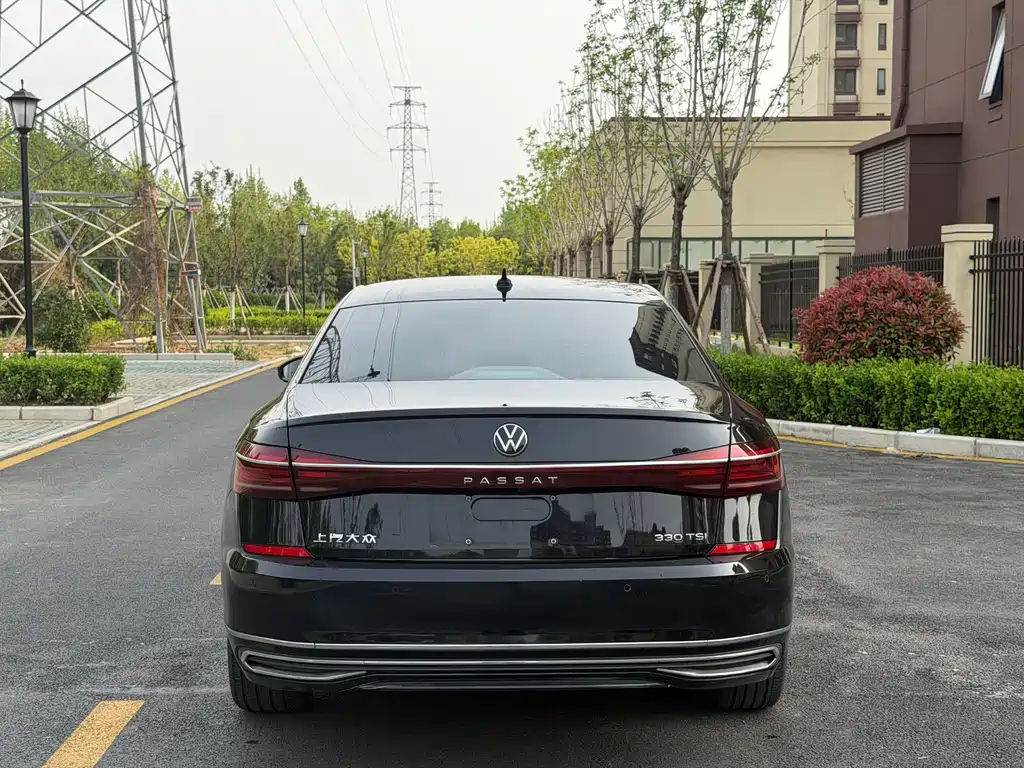 Volkswagen Passat 2023 330TSI Luxury