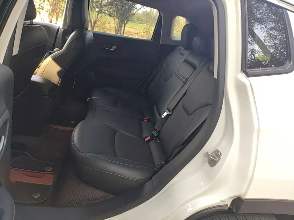 Jeep Compass — миниатюра 17
