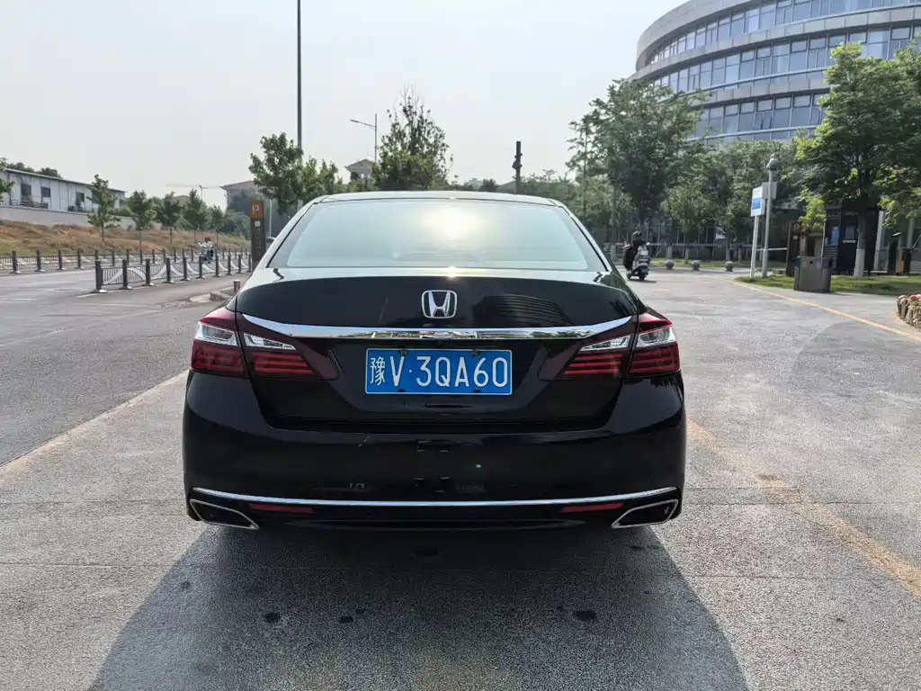 Honda Accord — миниатюра 8