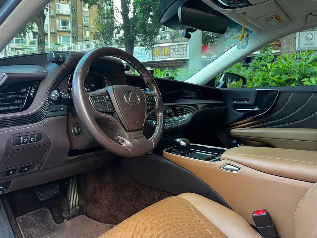 Lexus LS — миниатюра 4