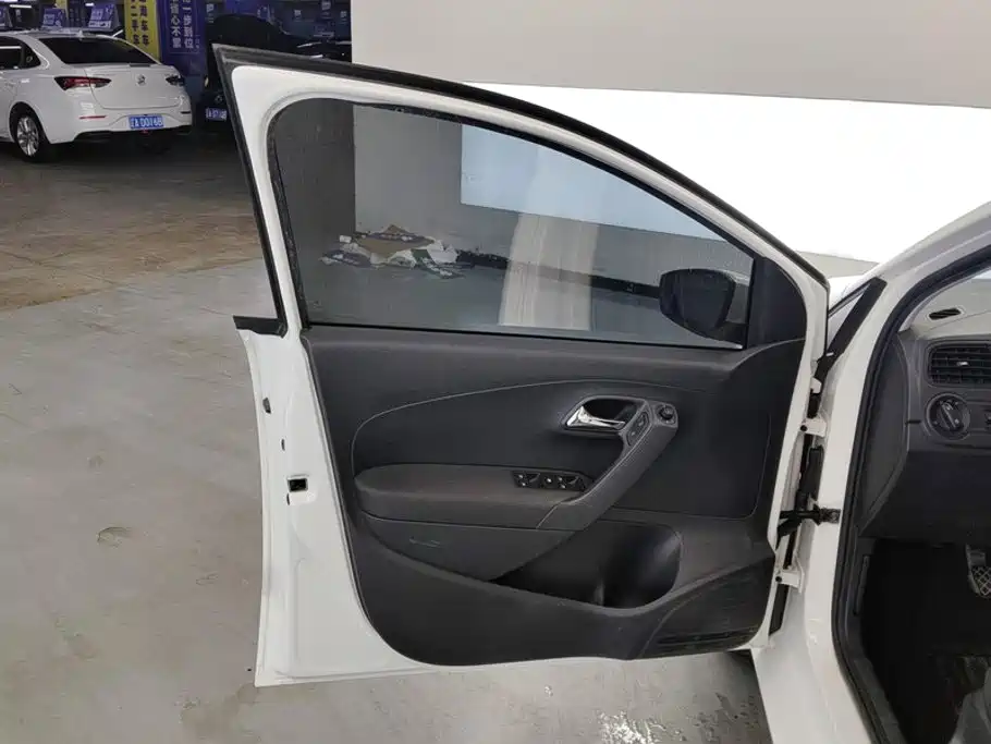 Volkswagen Polo — миниатюра 7