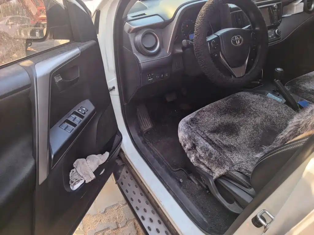 Toyota RAV4 — миниатюра 12