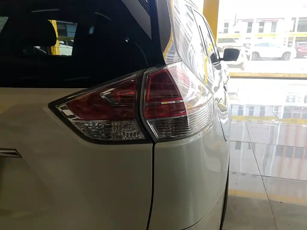 Nissan X-Trail — миниатюра 8