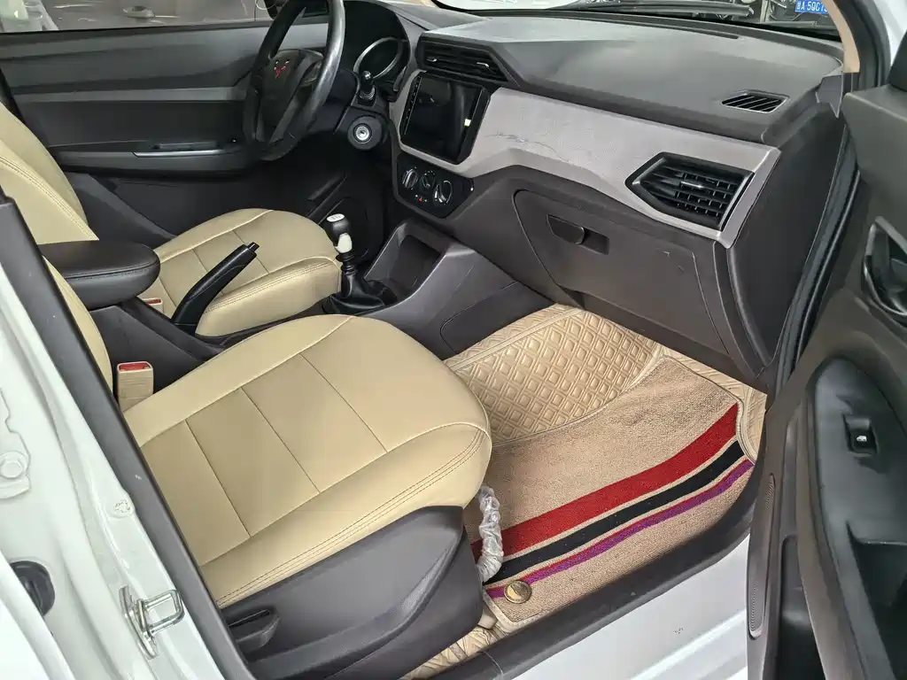 Wuling Hongguang — миниатюра 9