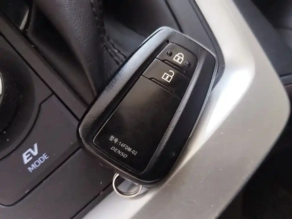 Toyota RAV4 — миниатюра 13
