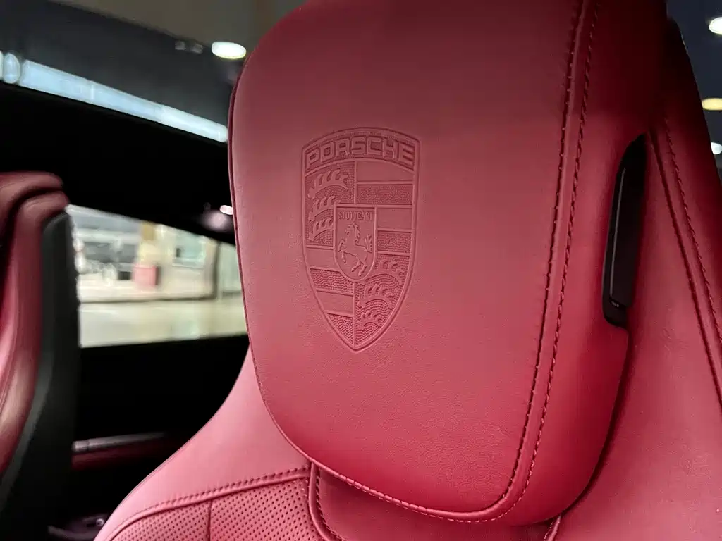 Porsche Taycan — миниатюра 9