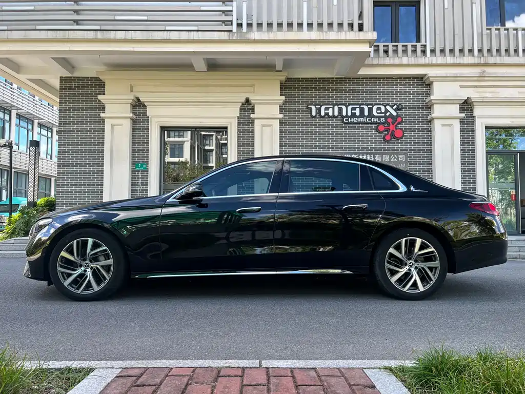 Mercedes-Benz E-Class — миниатюра 7