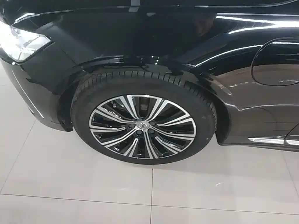 Volvo S90 PHEV — миниатюра 23