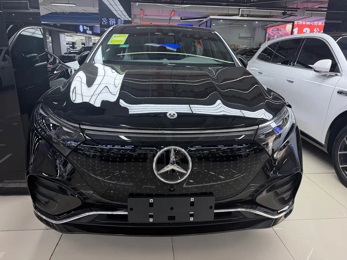 奔驰EQS SUV 2025款 500 4MATIC 2026