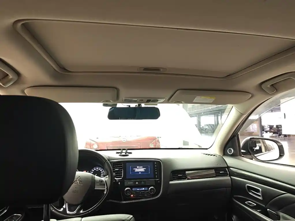 Mitsubishi Outlander — миниатюра 18