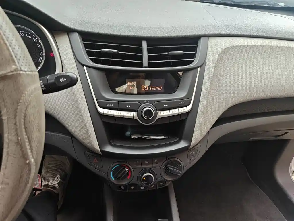 Chevrolet Sail — миниатюра 10