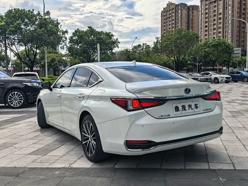Lexus ES — миниатюра 7