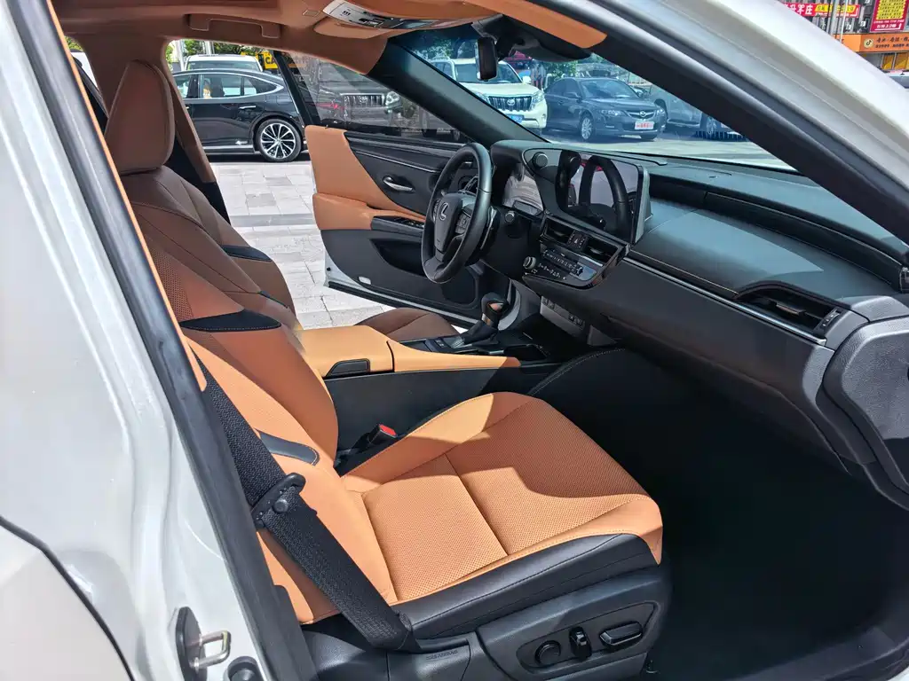 Lexus ES — миниатюра 12