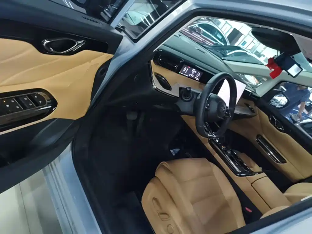 GAC Motor Trumpchi E8 PHEV — миниатюра 16