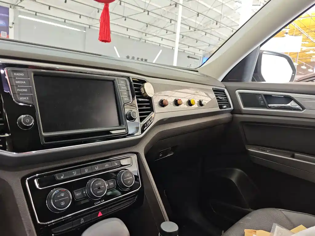 Volkswagen Teramont — миниатюра 10